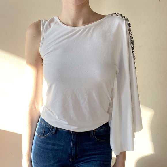 statement sleeve Bebe top. Can be worn as a dress or made into a top! - Picture 5 of 6